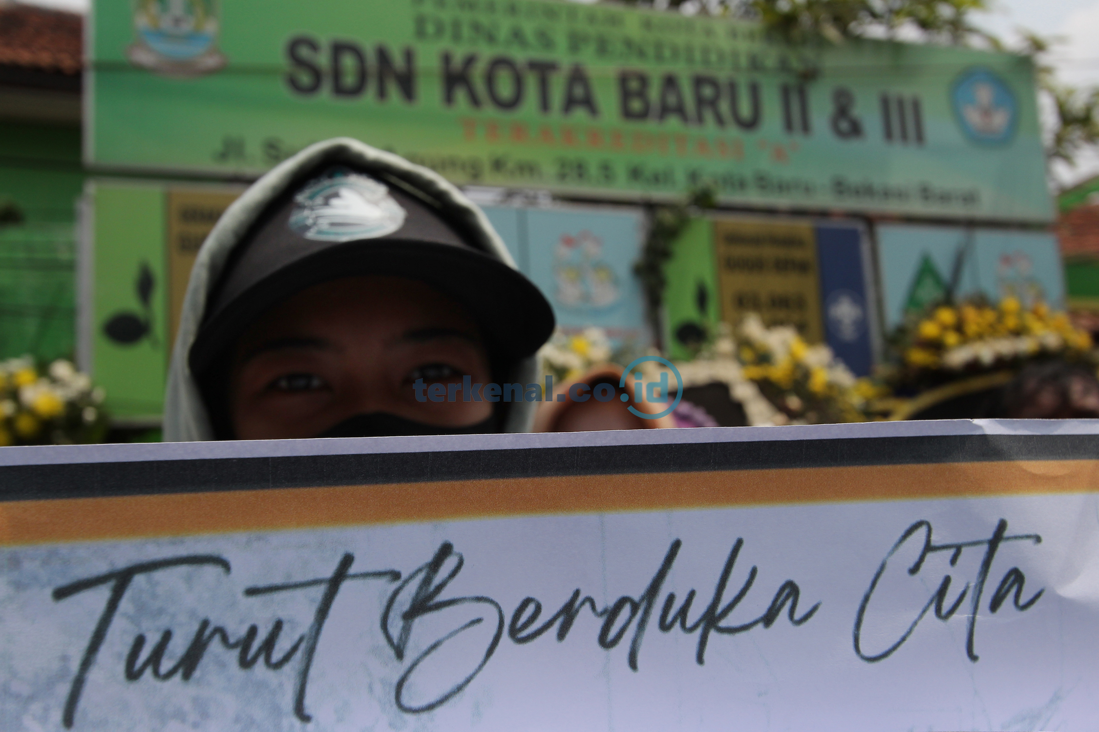 FOTO: Suasana Duka Cita SDN Kota Baru II dan III Seusai Kecelakaan Tragis 7 D9A4DCCF 388A 4477 AD1E FE11341FFD1E