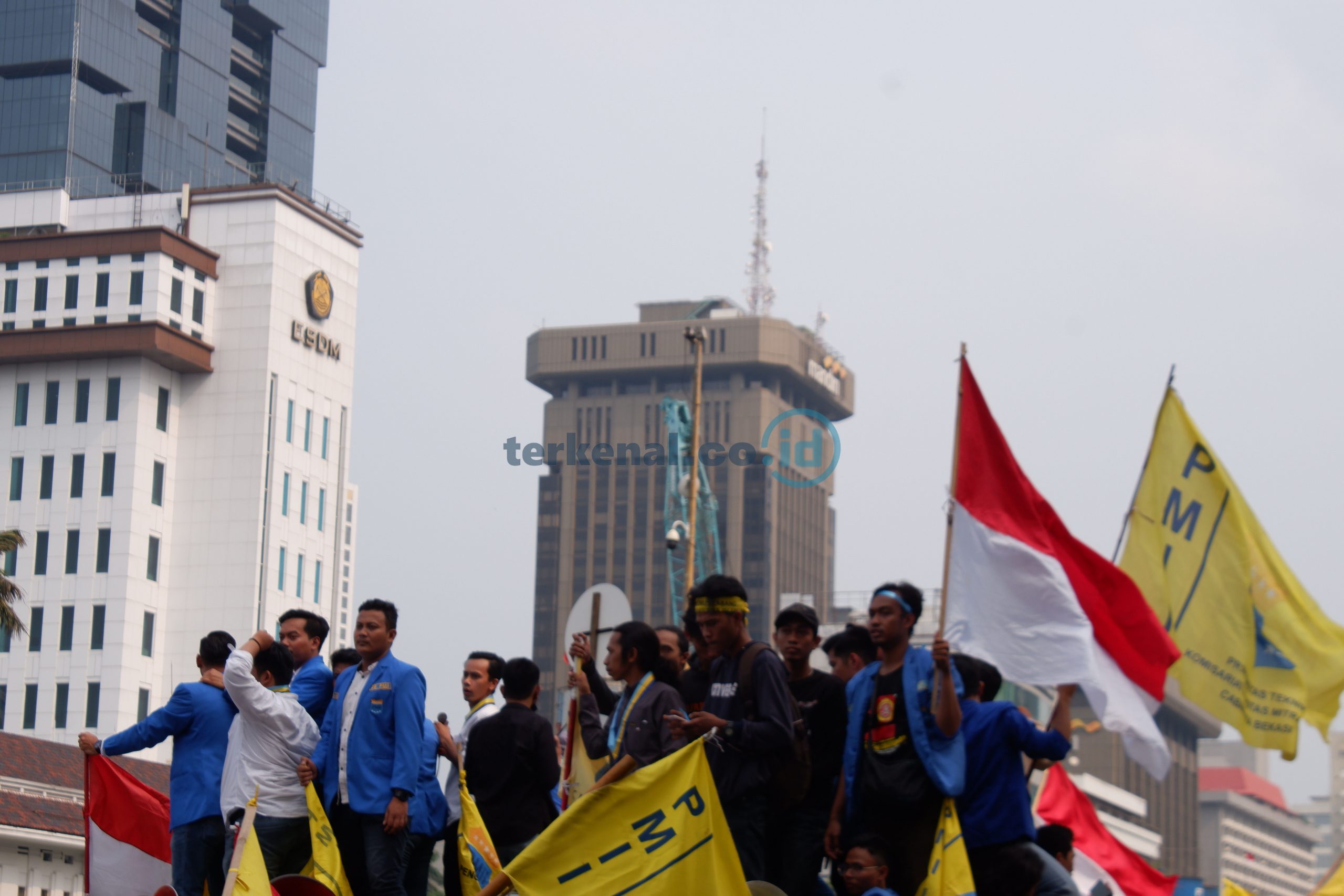 FOTO: Turunkan Harga BBM, Mahasiswa PMII Unjuk Rasa di Jakarta 6 E91F3CB4 F094 446D B690 C1524EA15CE4 scaled