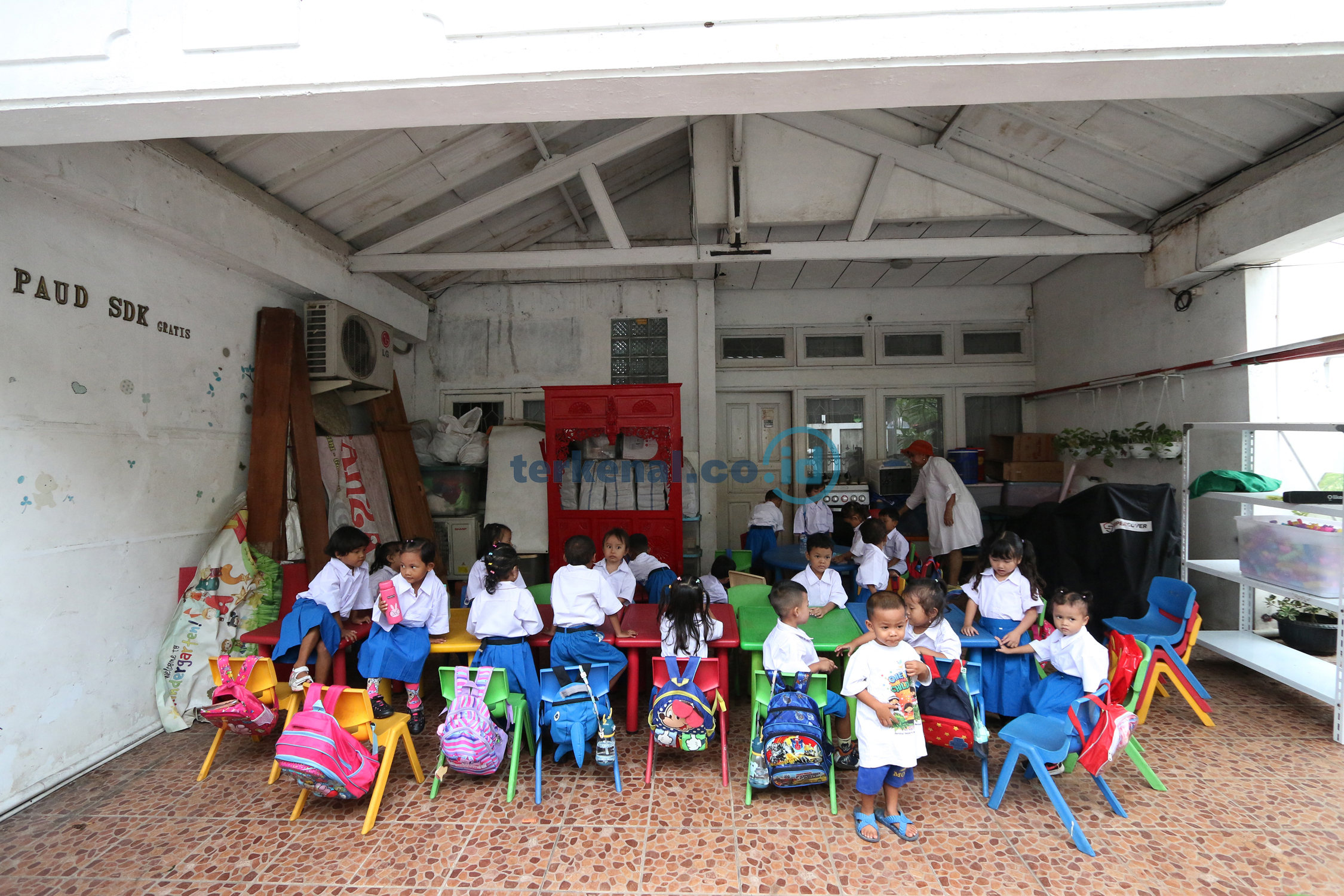 FOTO: Sekolah Darurat Kartini di Hari Guru Sedunia 2022 6 1A230A47 45C4 418C 9531 825A7A0E8B05
