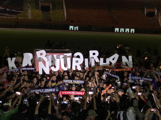 Suporter di Bekasi Gelar Doa Bersama, Aremania Cikarang: Kami semua Berduka Suporter di Bekasi Gelar Doa Bersama, Aremania Cikarang: Kami semua Berduka