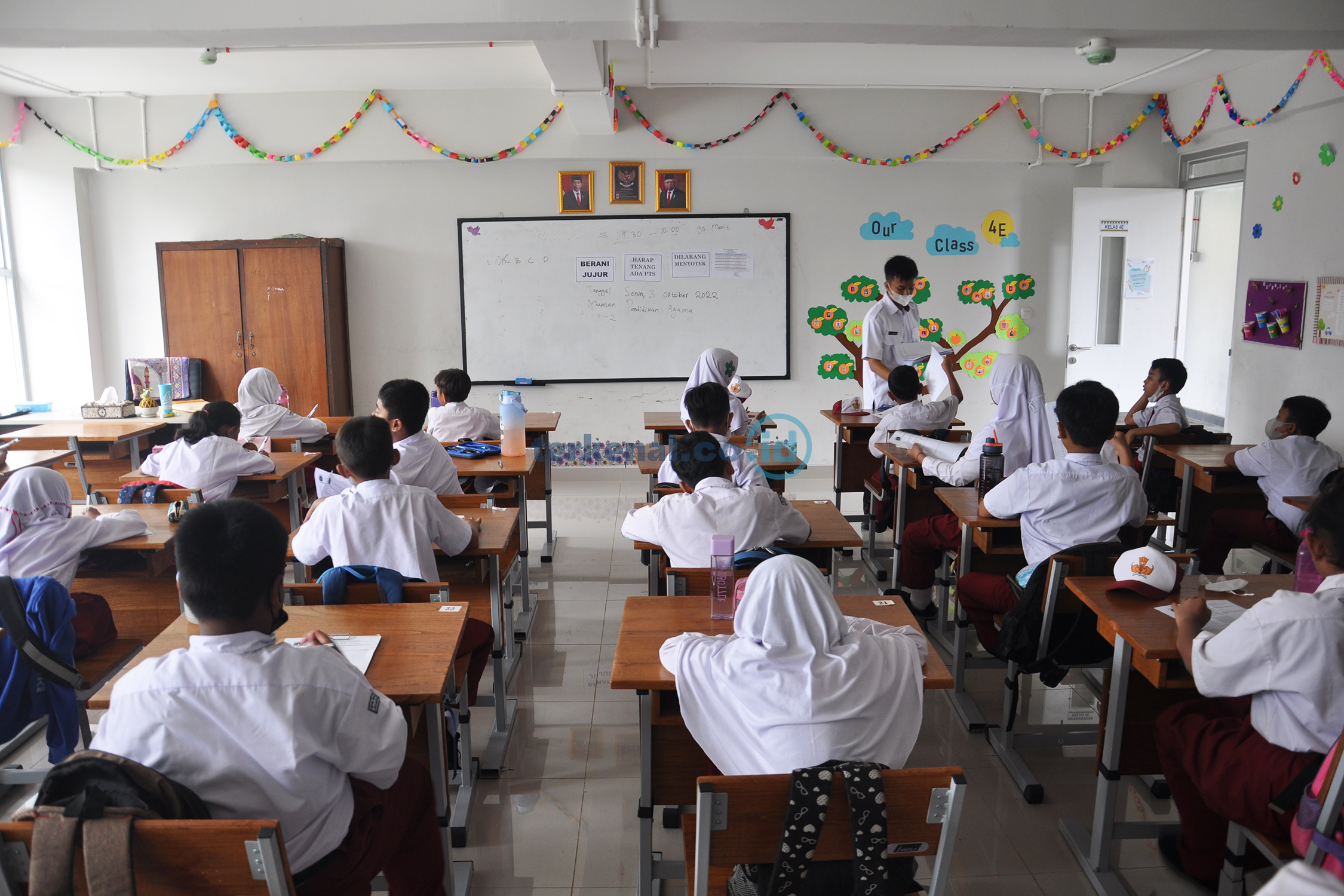Pendidikan Karakter Menerapkan Sopan Santun di Sekolah Dasar Pendidikan Karakter Menerapkan Sopan Santun di Sekolah Dasar