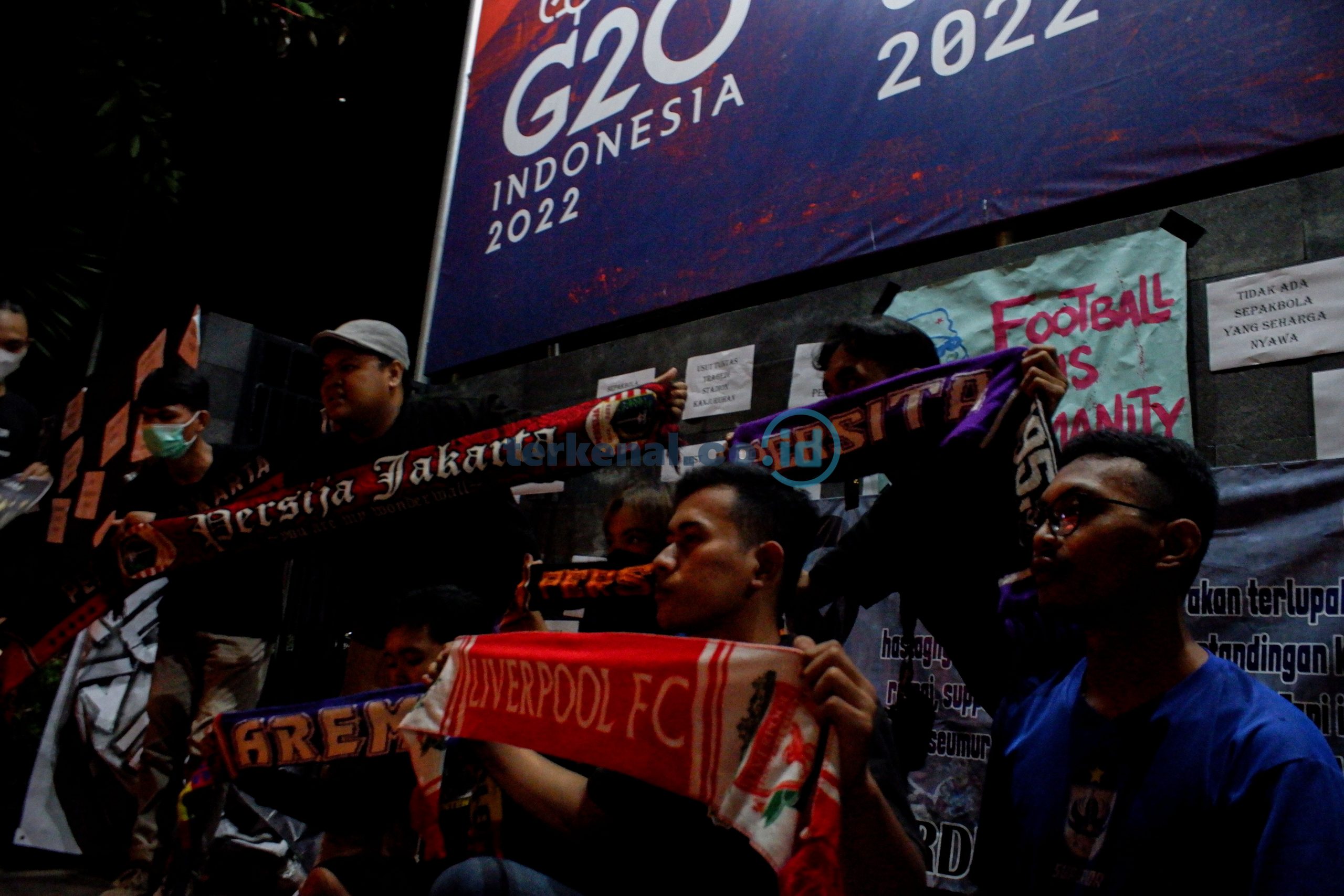 FOTO: Supporter Indonesia Gelar Aksi menyalakan Lilin 2 9B42209D 6998 435C 9B89 B9D598BBD278 scaled