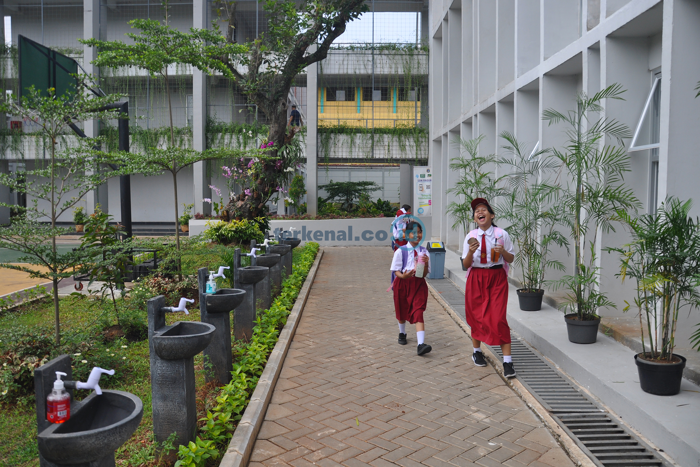 Waduh! Kantin Sekolah di Jakarta Diusulkan Bakal Kena Pajak Retribusi Waduh! Kantin Sekolah di Jakarta Diusulkan Bakal Kena Pajak Retribusi