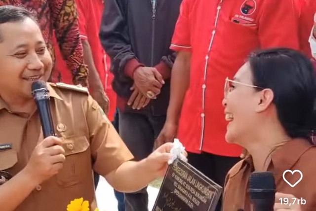 Rieke Diah Pitaloka Dilamar Kades Sukaindah Bekasi? Rieke Diah Pitaloka Dilamar Kades Sukaindah Bekasi?