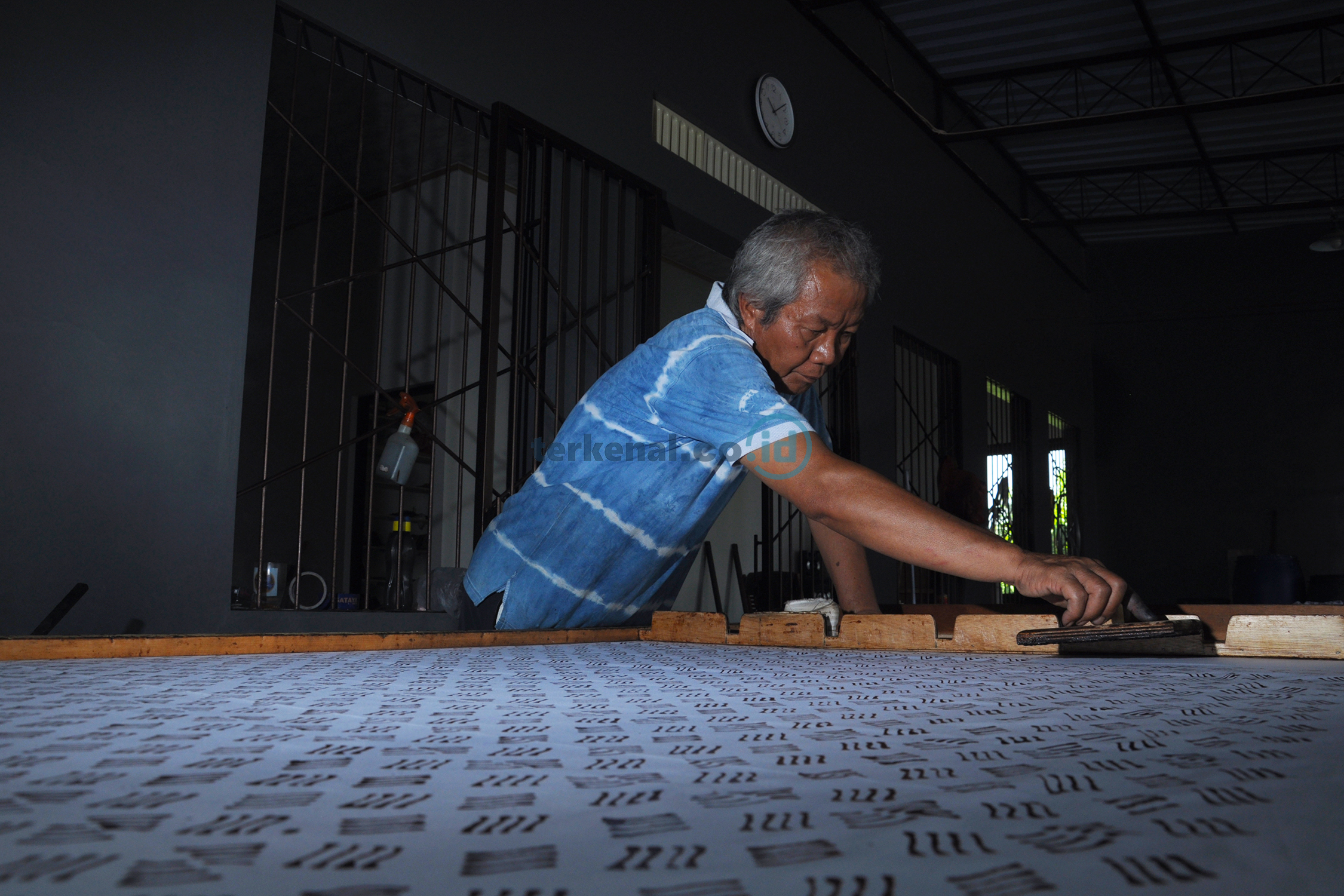 FOTO: Pembuatan Batik Cap Warna Alam 7 Cap Warna Alam Kevin MA 06