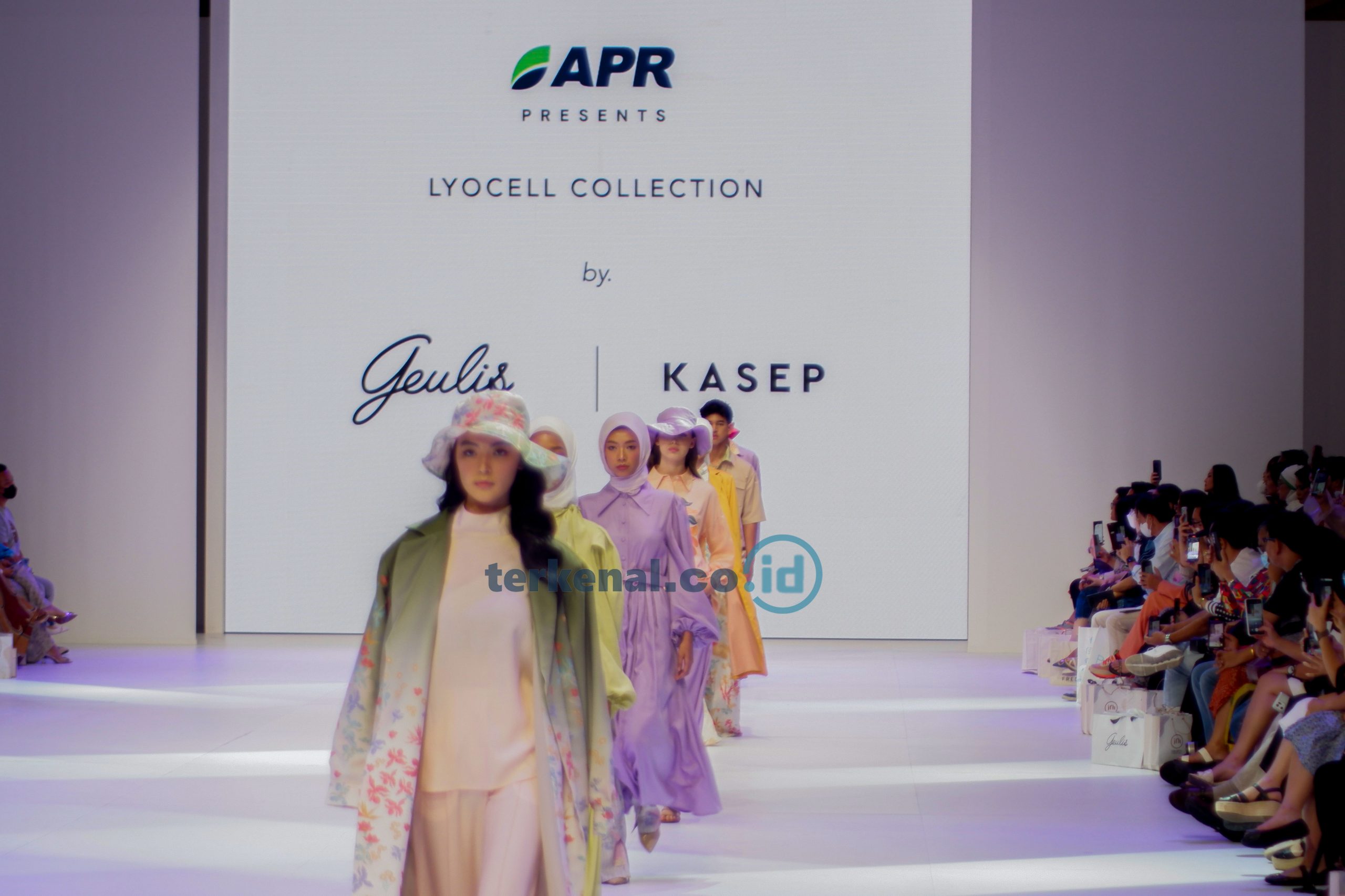 FOTO: Suasana terakhir Jakarta Fashion Week 5 5C4B63BF 2104 40EC B193 7F339C918E9B scaled