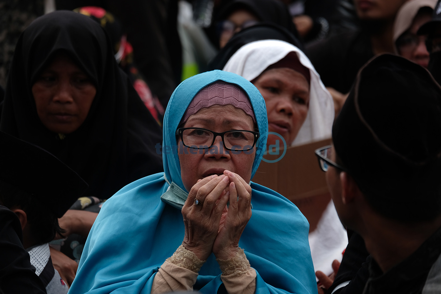 FOTO: Emak-emak Pegang Poster Bertuliskan “Jokowi Mundur” 3 866B47A1 3643 40AA 8695 A55EA29A4294