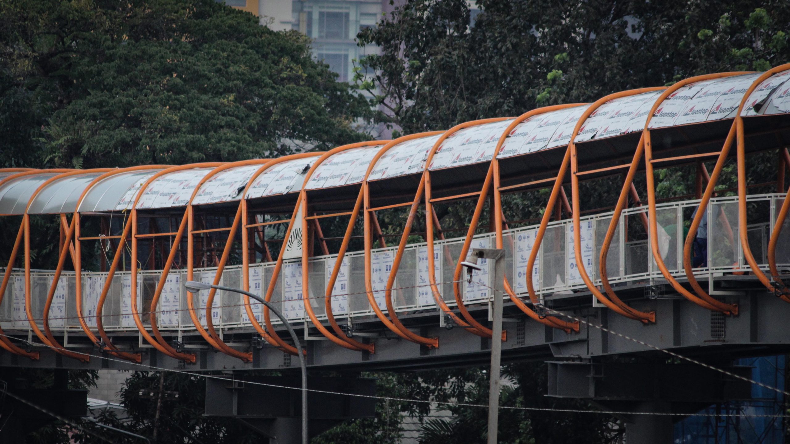 FOTO: Pembangunan Skywalk di Kebayoran Lama 3 932DBC43 C94E 4E05 A6E2 7161B84C4E75 scaled