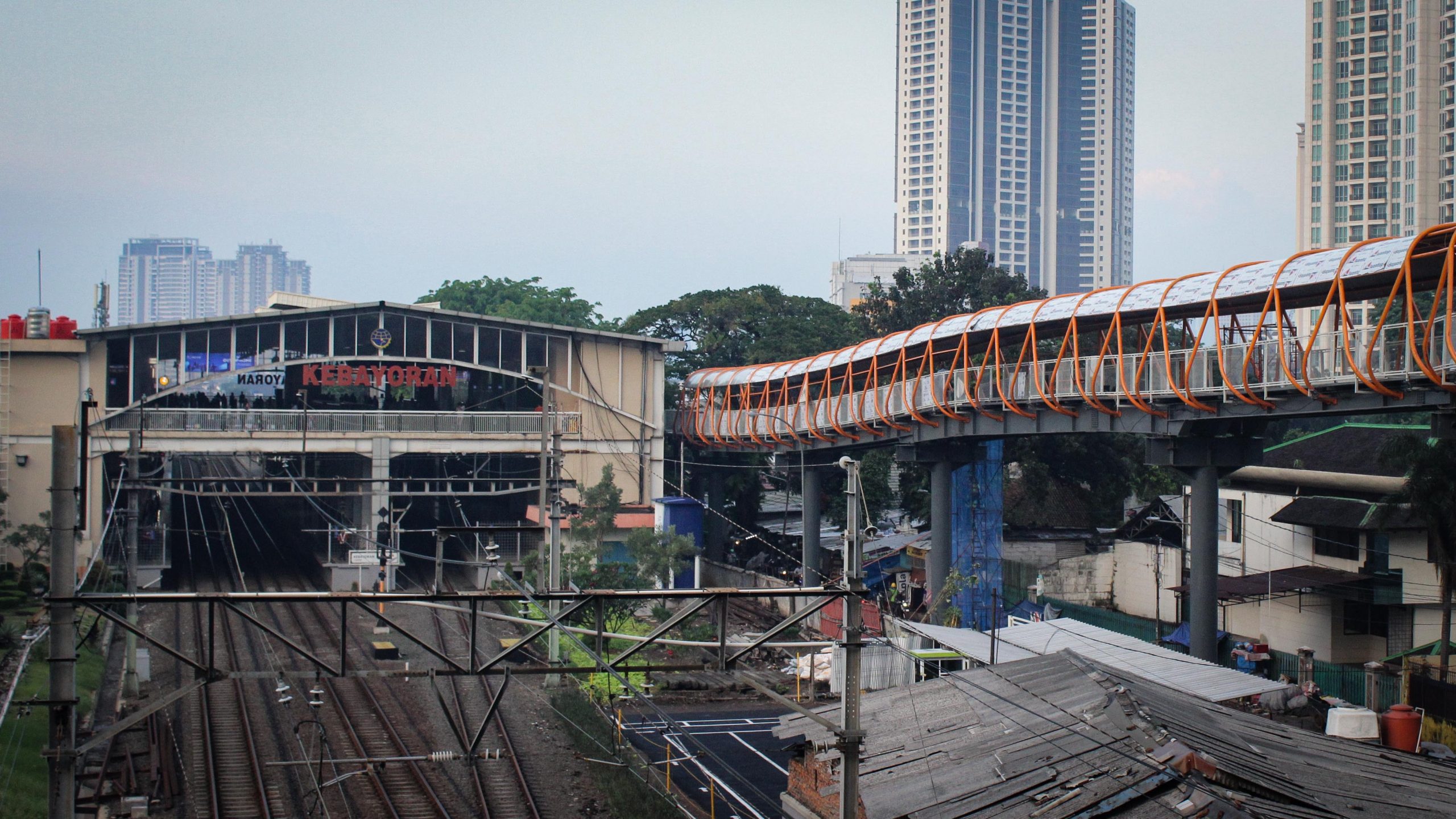 FOTO: Pembangunan Skywalk di Kebayoran Lama 1 B82BDBAD 7581 4FE4 9B7A B0D53FFA3054 scaled