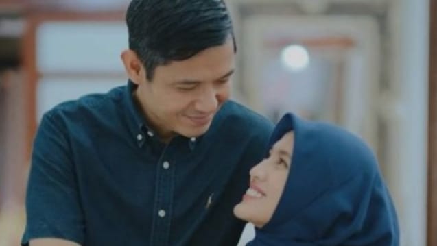 Dikabarkan Rumah Tangganya Retak Dude Herlino dan Alyssa Soebandono Jawab Dengan Video Romantis Dikabarkan Rumah Tangganya Retak Dude Herlino dan Alyssa Soebandono Jawab Dengan Video Romantis