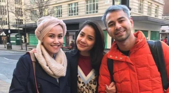 Raffi Ahmad Perhatian Ke Mimi Bayuh ‘Sebar Isi Selingkuh’ Raffi Ahmad Perhatian Ke Mimi Bayuh ‘Sebar Isi Selingkuh’