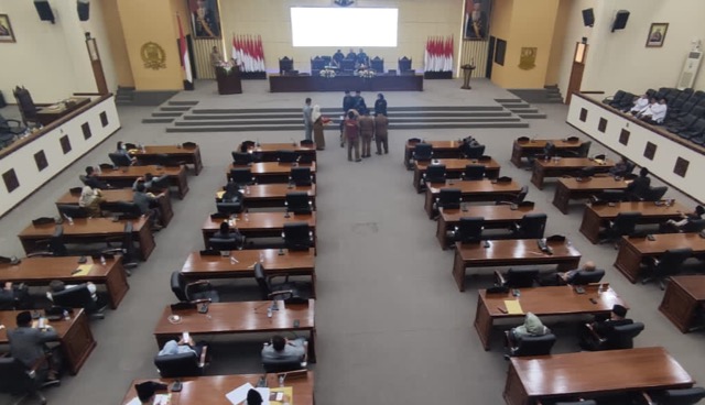 Waduh! Oknum Anggota DPRD Kabupaten Bekasi Ini Jarang ‘Ngantor’, Kenapa? Waduh! Oknum Anggota DPRD Kabupaten Bekasi Ini Jarang ‘Ngantor’, Kenapa?