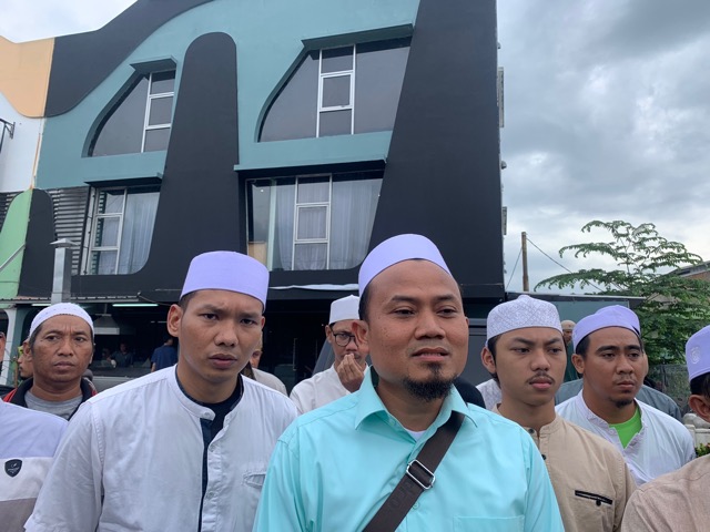 Warga Geruduk Tempat Diskotik di Cikarang Warga Geruduk Tempat Diskotik di Cikarang