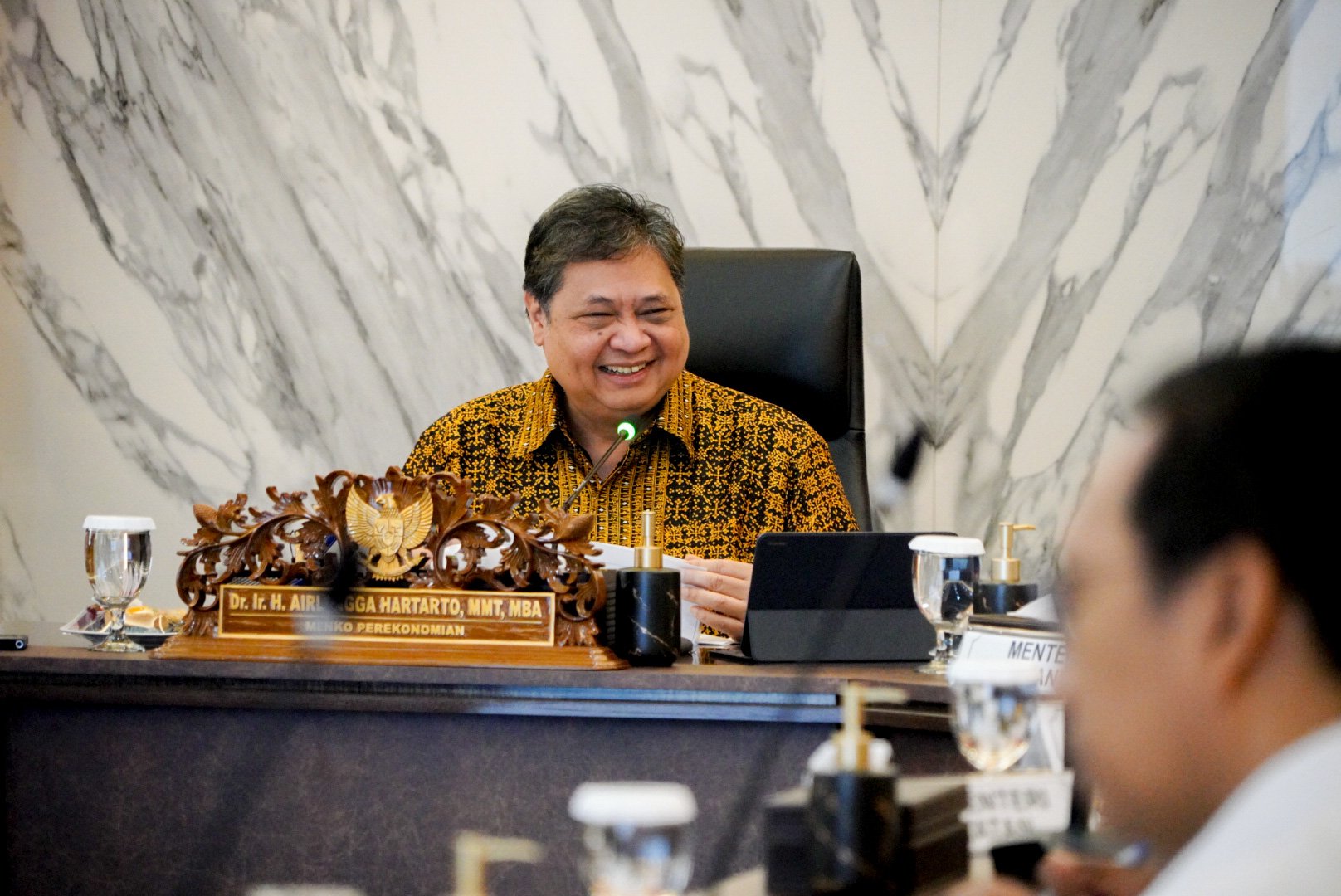 FOTO: Airlangga Hartarto Pimpin Rapat FOTO: Airlangga Hartarto Pimpin Rapat