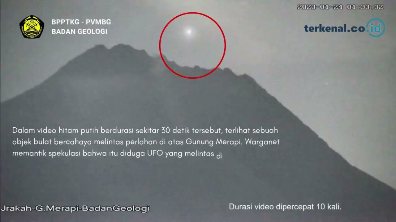 Viral Muncul Cahaya di Atas Gunung Merapi Viral Muncul Cahaya di Atas Gunung Merapi