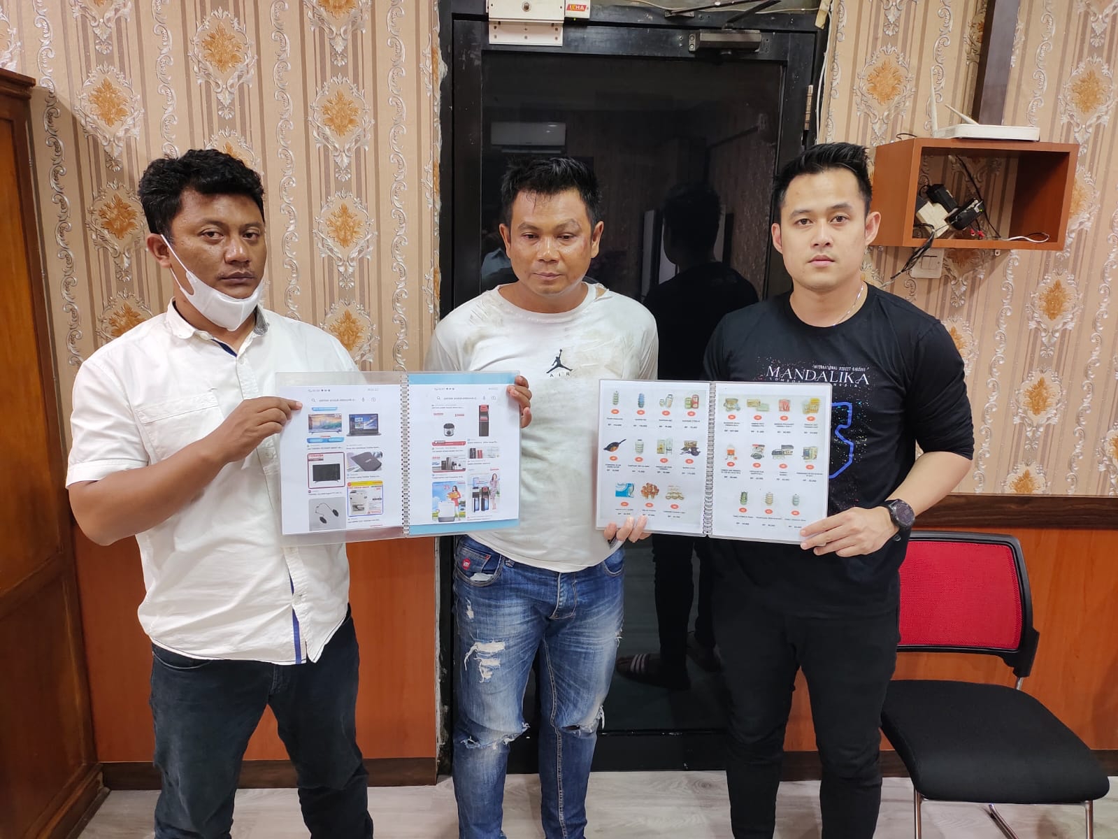 Rugi Belasan Juta Emak-emak Ditipu Sales Panci Rugi Belasan Juta Emak-emak Ditipu Sales Panci