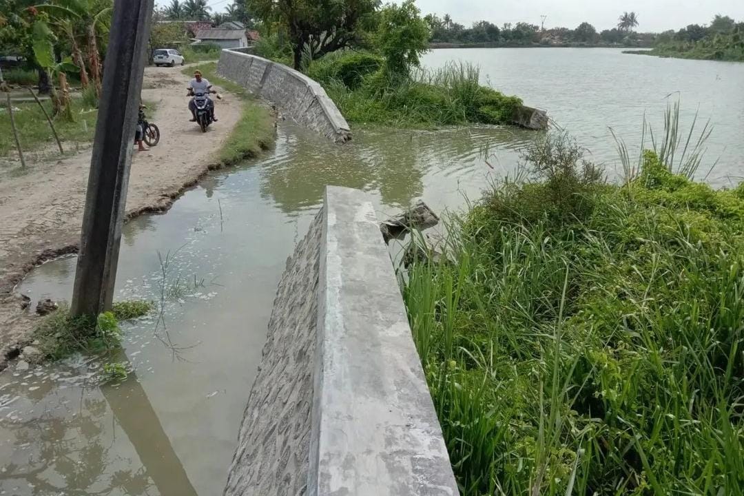 Usai Dibangun, Tanggul Sungai Citarum Bekasi Jebol Usai Dibangun, Tanggul Sungai Citarum Bekasi Jebol
