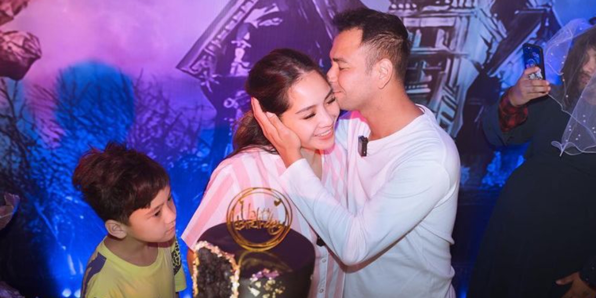 Raffi Ahmad dan Nagita Slavina Rayakan Ulang Tahun Raffi Ahmad dan Nagita Slavina Rayakan Ulang Tahun