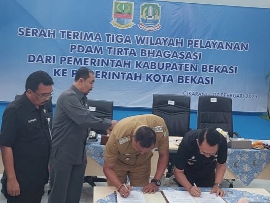 Pemkab Bekasi Pisahkan Tiga Aset PDAM ke Pemkot Pemkab Bekasi Pisahkan Tiga Aset PDAM ke Pemkot