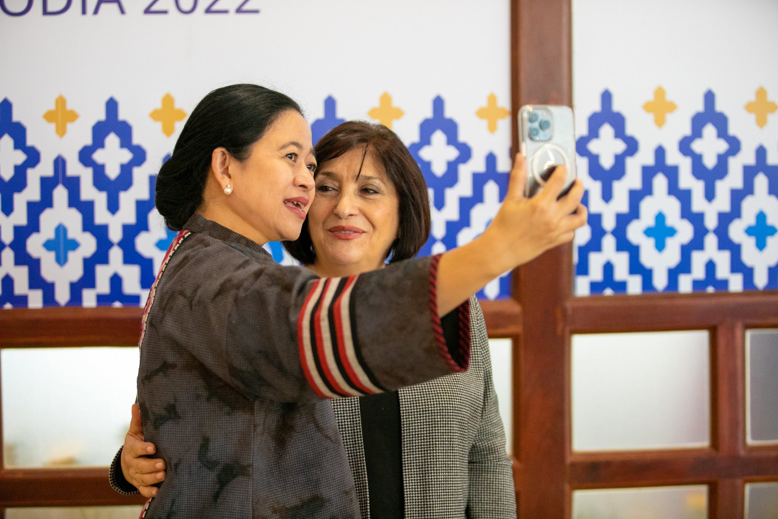 Ketua DPR Puan Maharani Sambut Gembira Kereta Cepat Jakarta Bandung Ketua DPR Puan Maharani Sambut Gembira Kereta Cepat Jakarta Bandung