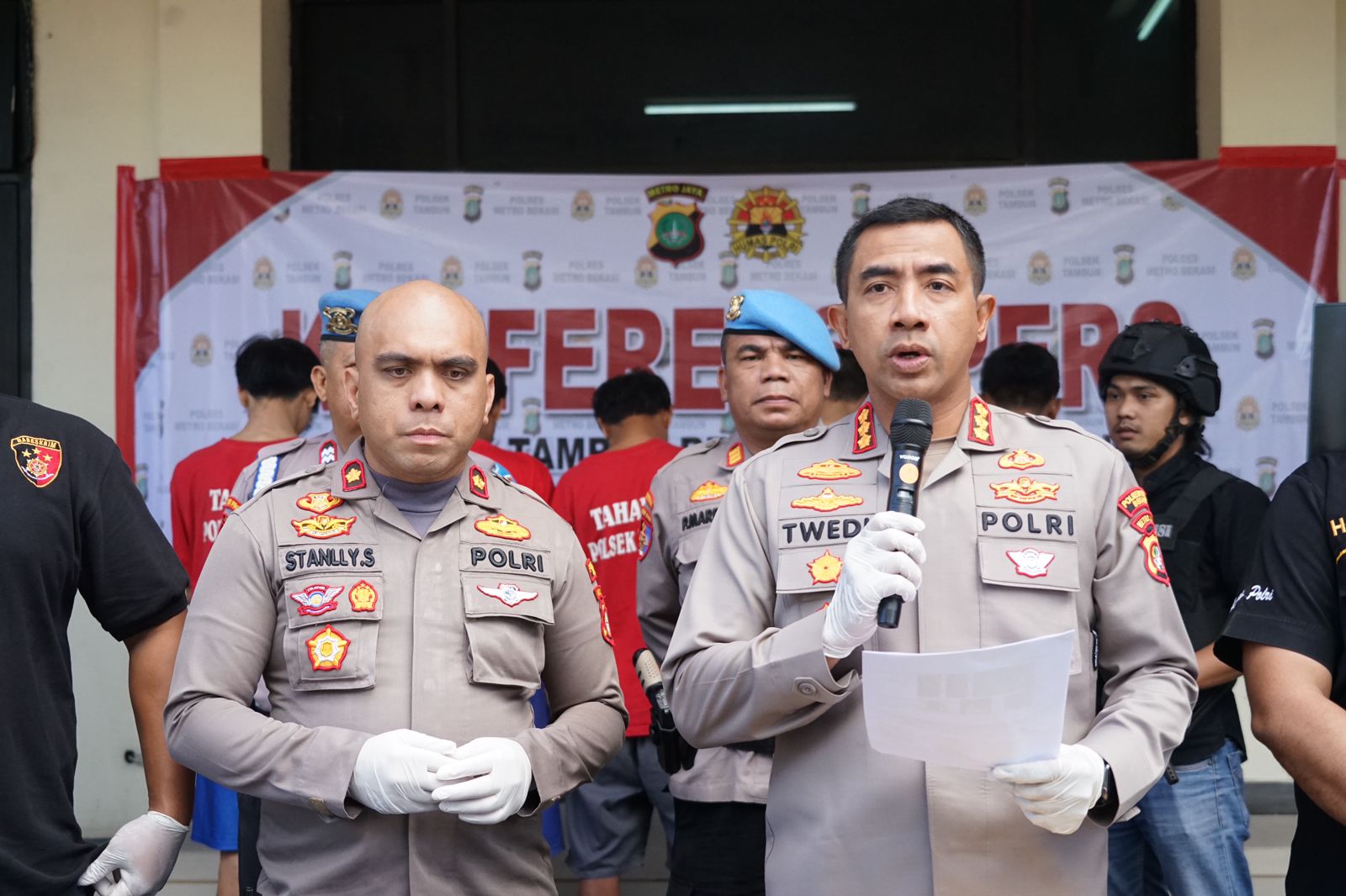 Pria Ganjal Mesin ATM Dibekuk Polisi di Bekasi Pria Ganjal Mesin ATM Dibekuk Polisi di Bekasi