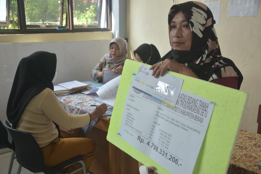 Pembebasan Lahan TPA Mulai Berjalan, Warga Burangkeng Bekasi Full Senyum Pembebasan Lahan TPA Mulai Berjalan, Warga Burangkeng Bekasi Full Senyum