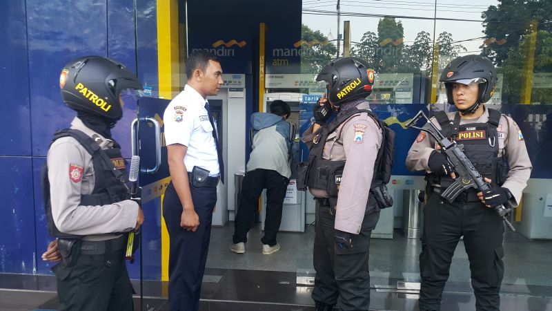 Mau Tarik Uang Banyak? Polres Metro Bekasi Buka Pelayanan Mengawal Mau Tarik Uang Banyak? Polres Metro Bekasi Buka Pelayanan Mengawal