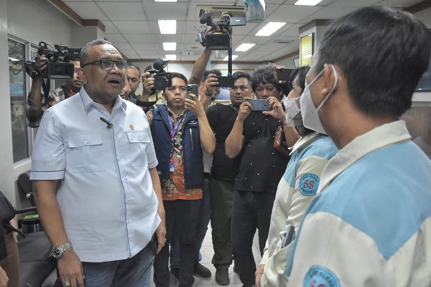 Perwakilan PT KAO Indonesia Turut Beri Perhatian Kepada Korban AD Perwakilan PT KAO Indonesia Turut Beri Perhatian Kepada Korban AD