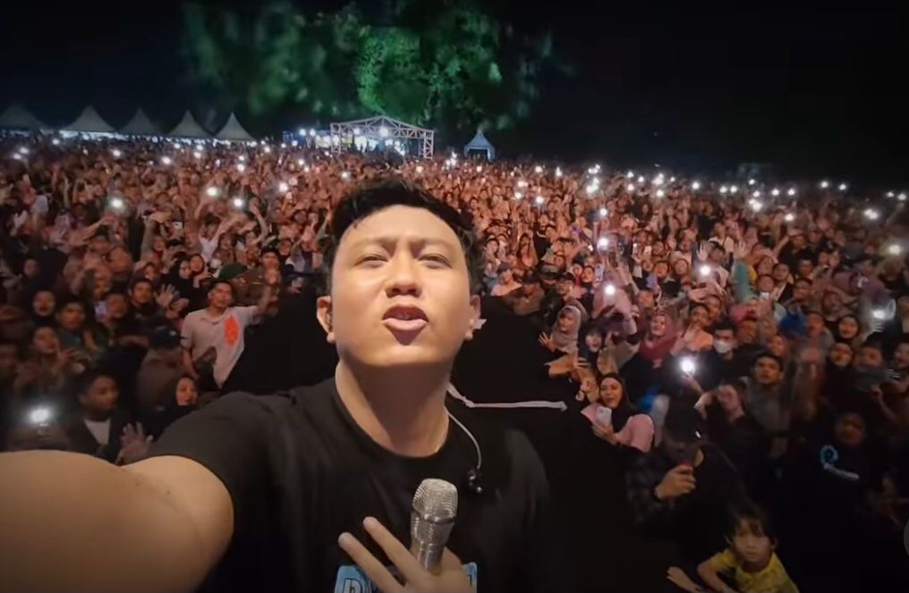 Denny Caknan Konser di Waterboom Lippo Cikarang, Netizen: Cikarang Ambyar Berjamaah Denny Caknan Konser di Waterboom Lippo Cikarang, Netizen: Cikarang Ambyar Berjamaah