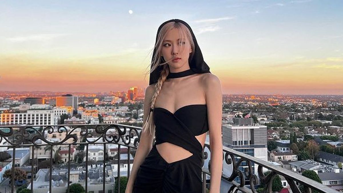 Tren Fashion Underboob Rose BLACKPINK dan Chaewon LE SSERAFIM Tren Fashion Underboob Rose BLACKPINK dan Chaewon LE SSERAFIM