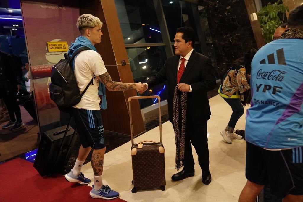 FOTO: Erick Thohir Sambut Timnas Argentina FOTO: Erick Thohir Sambut Timnas Argentina