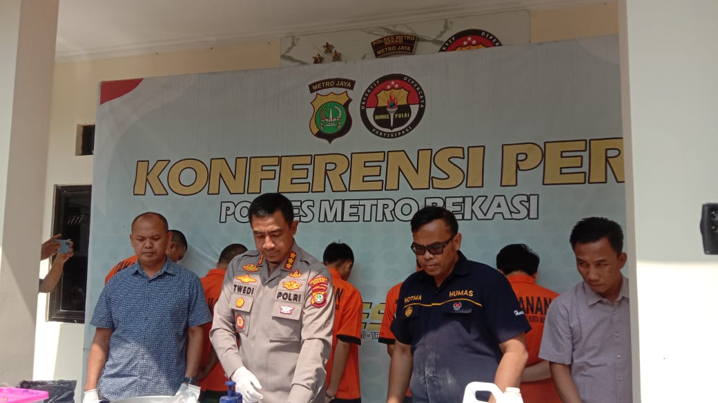Polres Metro Bekasi Bekuk Kelompok Jaringan Narkoba Jenis Sinte Polres Metro Bekasi Bekuk Kelompok Jaringan Narkoba Jenis Sinte