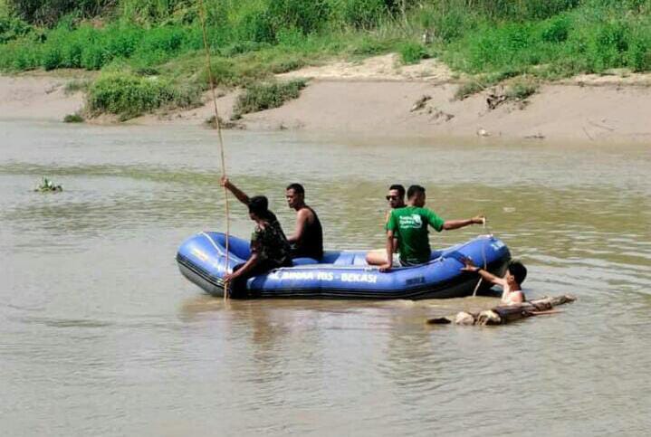 Waduh! Hendak Mencuci Daging, Malah Hanyut ke Sungai Citarum Waduh! Hendak Mencuci Daging, Malah Hanyut ke Sungai Citarum