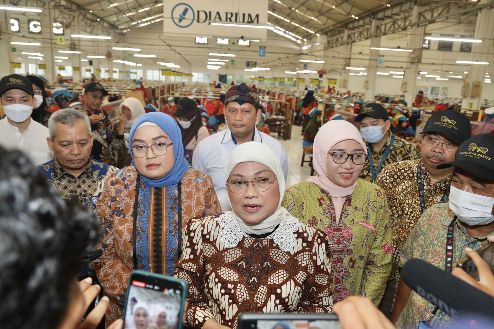 Buntut Kasus Viral Staycation di Cikarang, Menaker Terbitkan Kepmenaker No 88 2023 Begini Isinya! Buntut Kasus Viral Staycation di Cikarang, Menaker Terbitkan Kepmenaker No 88 2023 Begini Isinya!