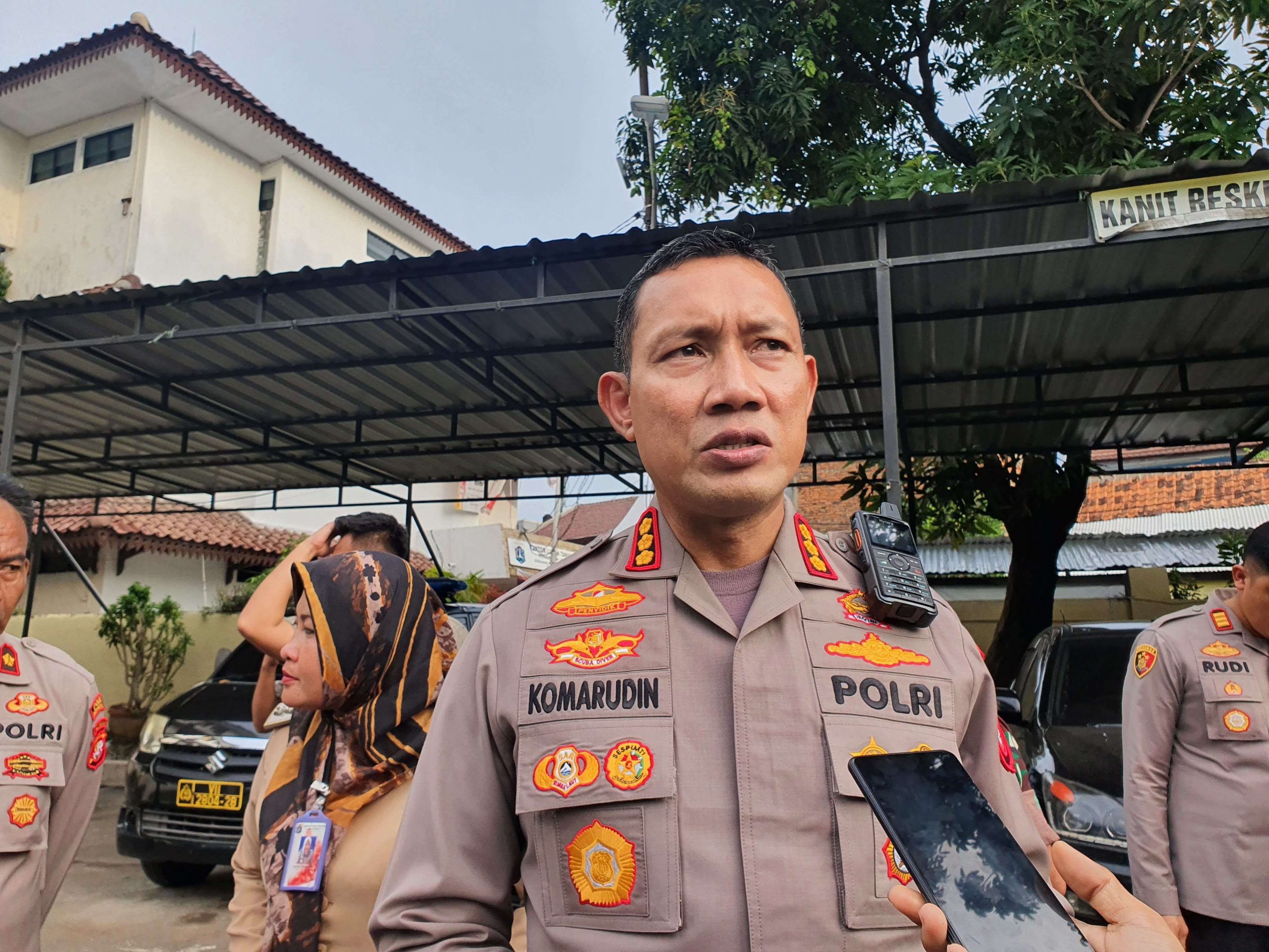 Polisi Temukan Satu Bong, Akses Lantai 2-3 Blok G Tanah Abang Ditutup Polisi Temukan Satu Bong, Akses Lantai 2-3 Blok G Tanah Abang Ditutup