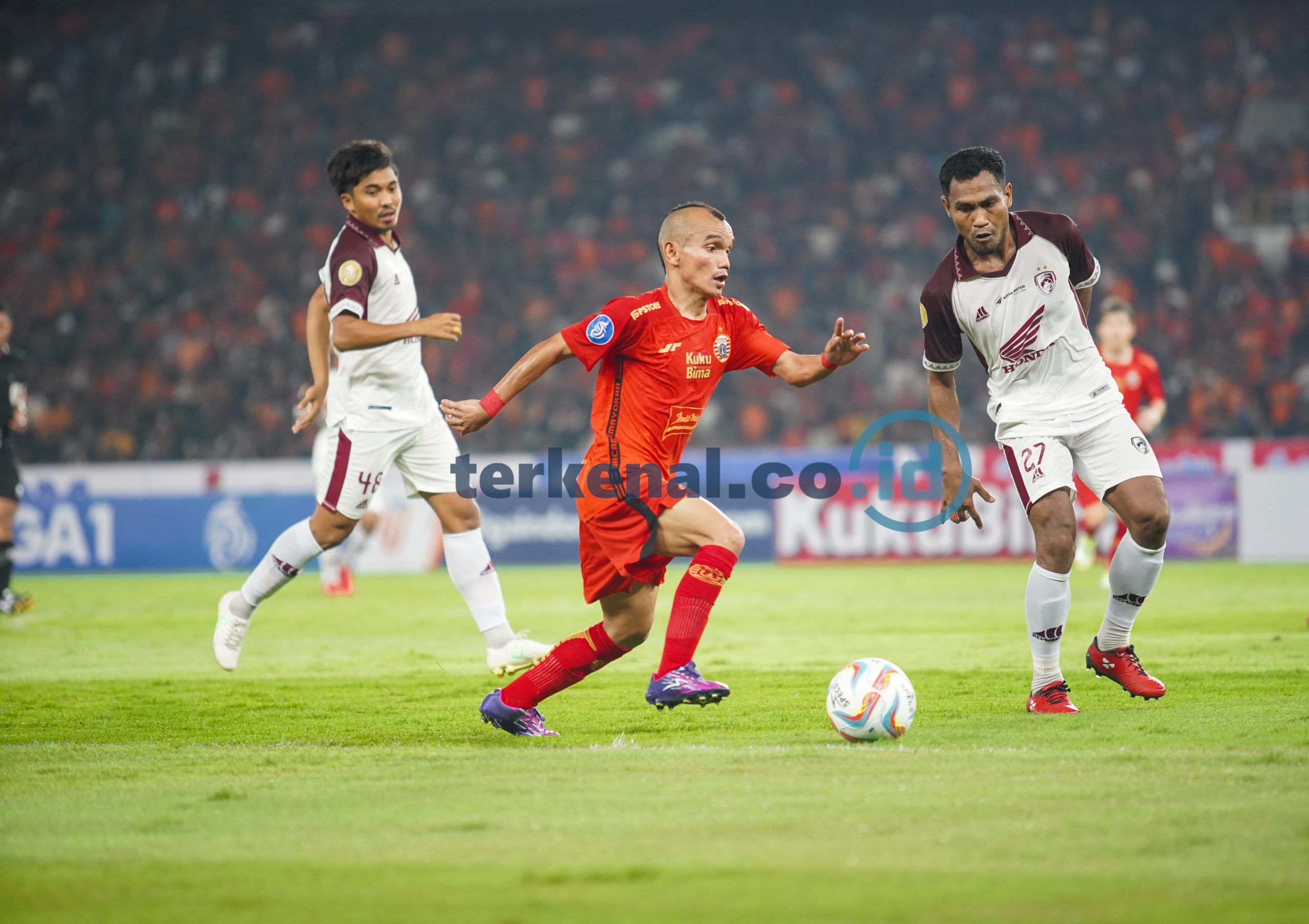 FOTO: Persija Jakarta vs PSM Makassar Imbang 1-1 di GBK FOTO: Persija Jakarta vs PSM Makassar Imbang 1-1 di GBK