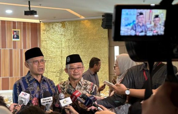 Ketum PP Muhammadiyah Sebut Semua Pejabat Dilarang Cawe-cawe Politik Ketum PP Muhammadiyah Sebut Semua Pejabat Dilarang Cawe-cawe Politik