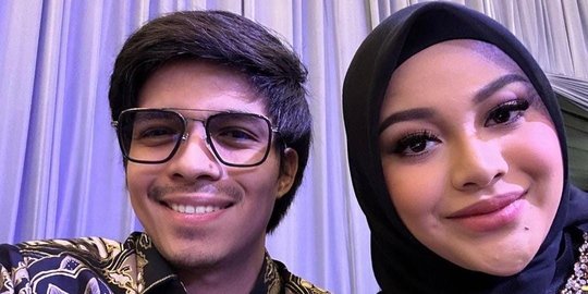 Aurel Hermansyah Disebut Mirip Syahrini? Aurel Hermansyah Disebut Mirip Syahrini?