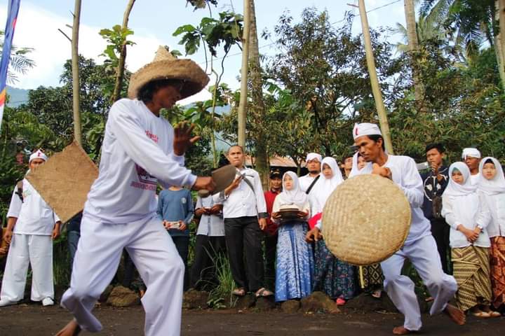 Menilik Kampung Adat Jalawastu, Kepingan Surga di Kabupaten Brebes Menilik Kampung Adat Jalawastu, Kepingan Surga di Kabupaten Brebes