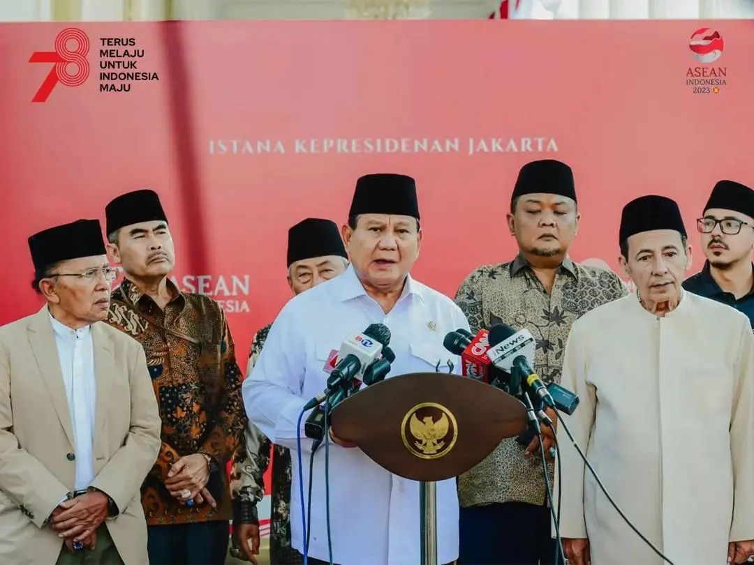 Habib Luthfi bin Yahya Enggan Digiring Urusan Politik Saat Bertemu dengan Presiden Jokowi Habib Luthfi bin Yahya Enggan Digiring Urusan Politik Saat Bertemu dengan Presiden Jokowi