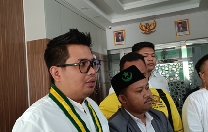 PB SEMMI Serahkan Bukti Baru Berupa Video yang Meniru Konten Selebgram Oklin Fia Menjilat Es Krim PB SEMMI Serahkan Bukti Baru Berupa Video yang Meniru Konten Selebgram Oklin Fia Menjilat Es Krim