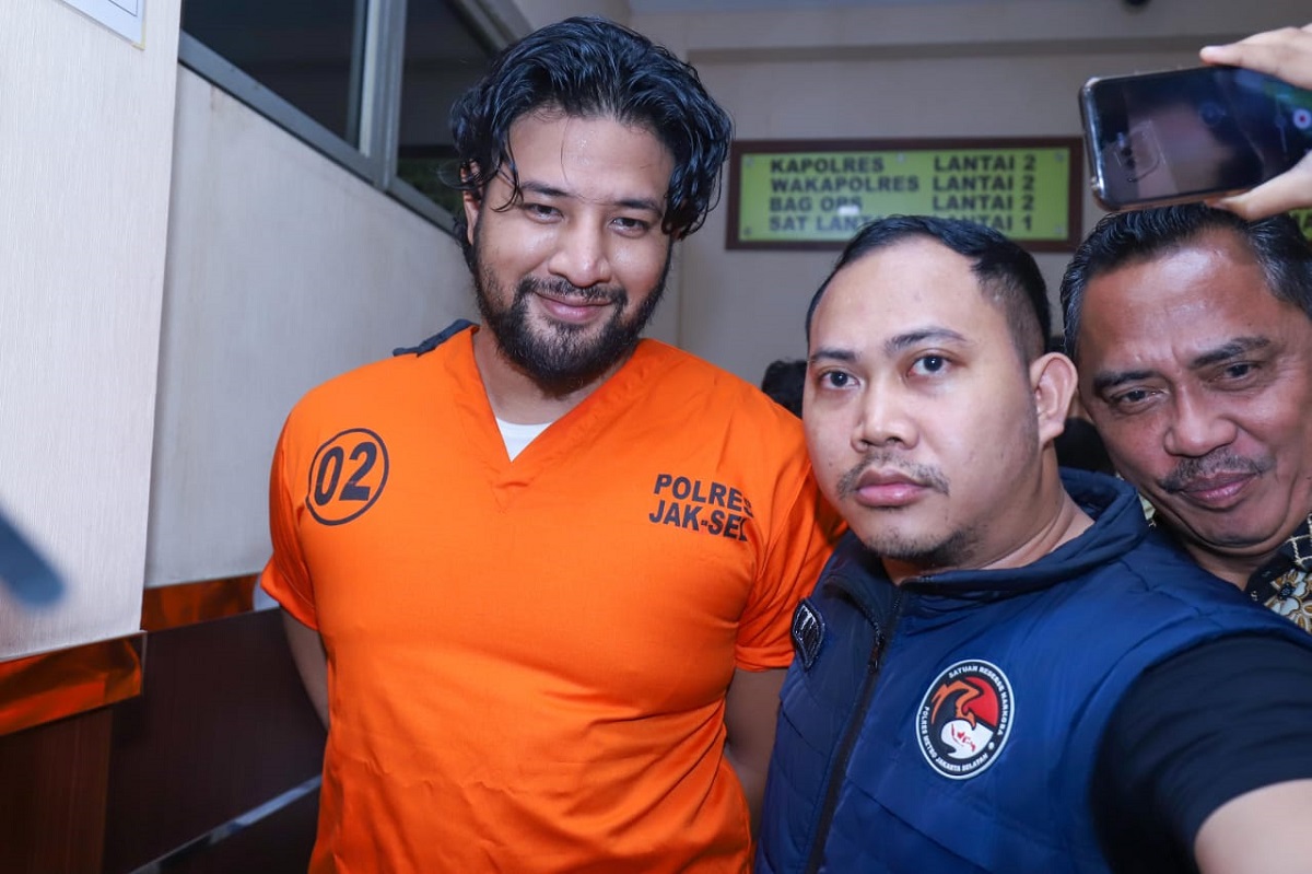 Ammar Zoni Divonis 7 Bulan Penjara Ammar Zoni Divonis 7 Bulan Penjara