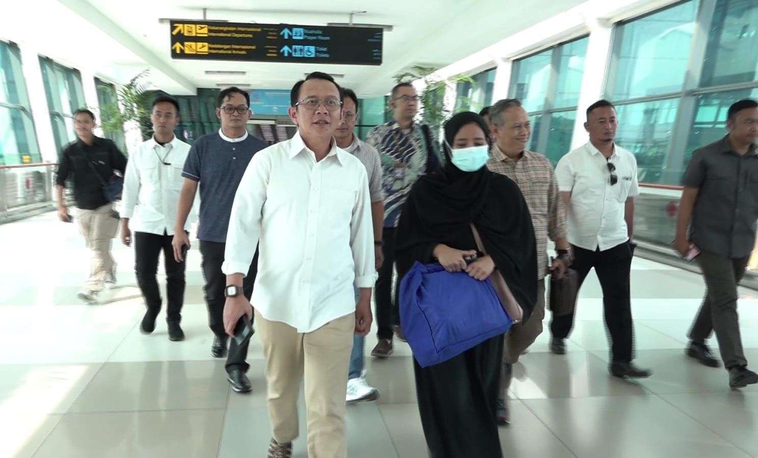 Pj Bupati Bekasi Jemput Aas TKW Asal Kabupaten Bekasi Pj Bupati Bekasi Jemput Aas TKW Asal Kabupaten Bekasi