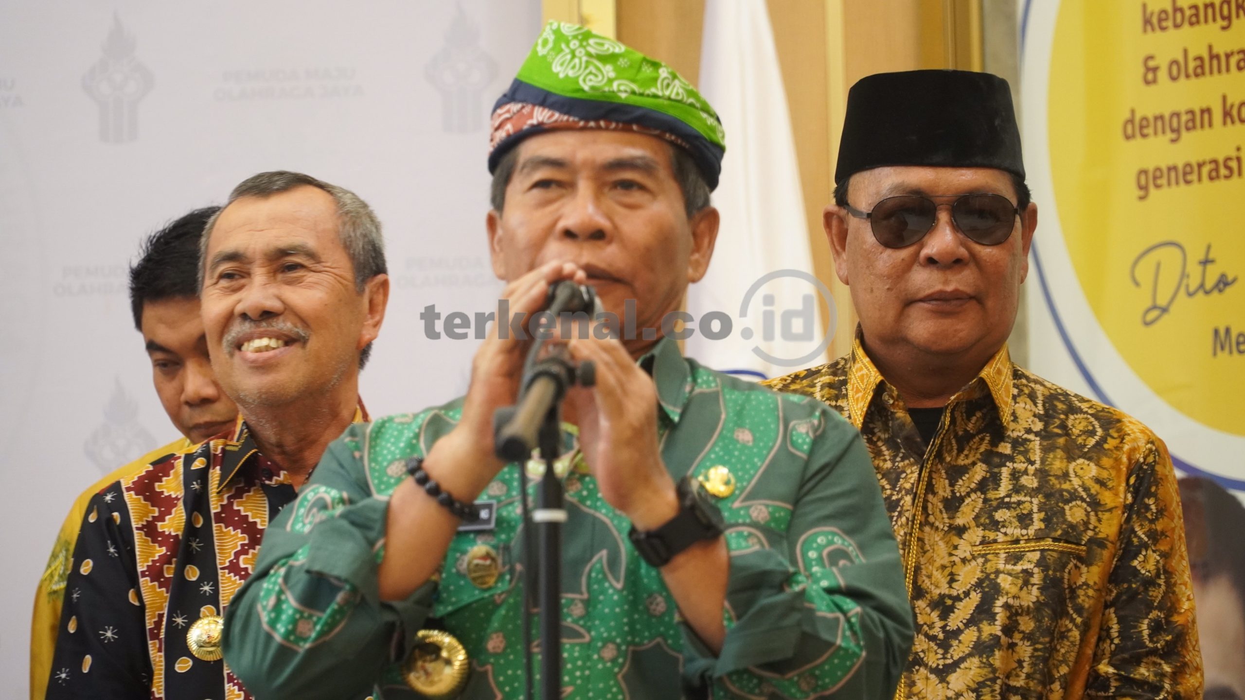 FOTO: Sejumlah Kepala Daerah Dapat Penghargaan Menpora 2 photo output 10 scaled