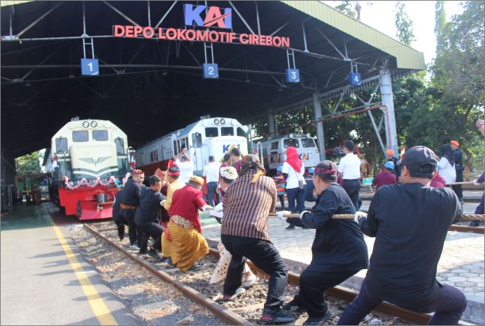 Viral! Ramaikan HUT RI ke 78, PT KAI Gelar Lomba Tarik Kereta Viral! Ramaikan HUT RI ke 78, PT KAI Gelar Lomba Tarik Kereta