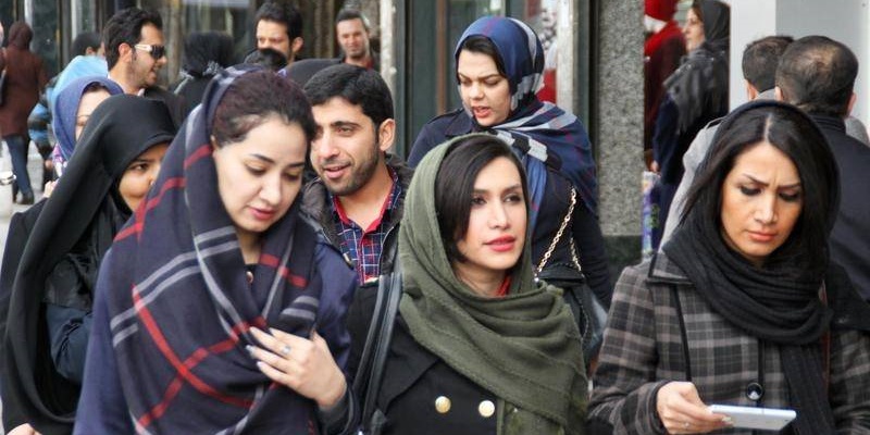 Iran Sahkan RUU yang Memperketat aturan Berpakaian Iran Sahkan RUU yang Memperketat aturan Berpakaian