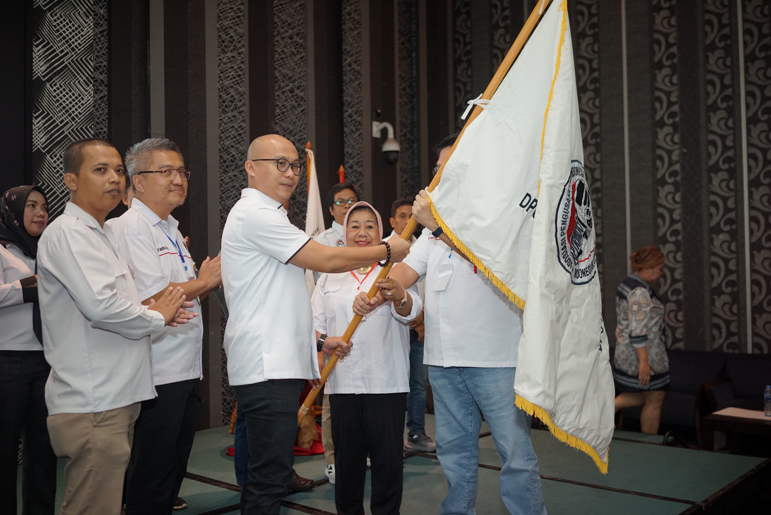 Mantap! Marcos Nasution Resmi Dilantik Ketua Aptrindo Bekasi Raya Mantap! Marcos Nasution Resmi Dilantik Ketua Aptrindo Bekasi Raya