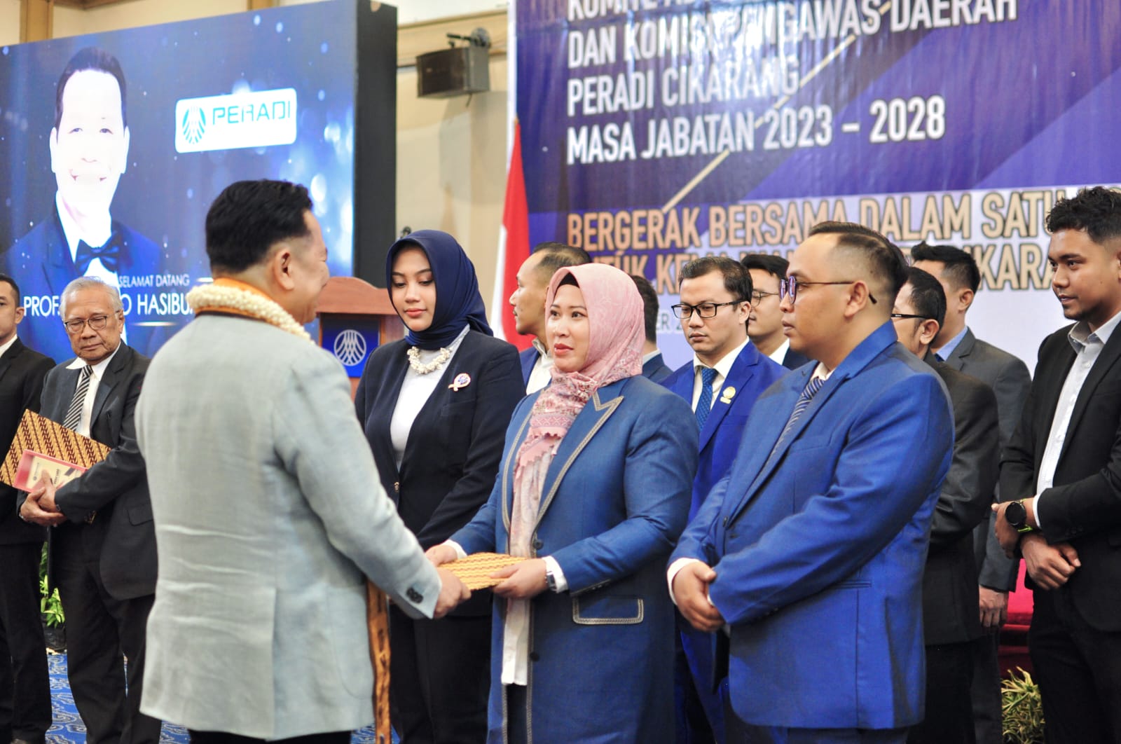 SAH! Wulan Windiarti Nahkodai Young Lawyers Committee Peradi di Cikarang SAH! Wulan Windiarti Nahkodai Young Lawyers Committee Peradi di Cikarang