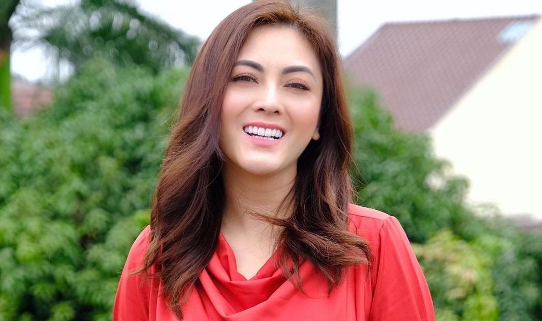 Bantah Disebut Pelakor, Dhena Devanka: Saya Tahu Rasanya Rumah Tangga Dirusak Orang Ketiga Bantah Disebut Pelakor, Dhena Devanka: Saya Tahu Rasanya Rumah Tangga Dirusak Orang Ketiga