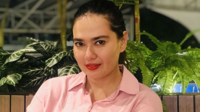 Baru Setahun Menikah, Artis Catherine Wilson Digugat Sang Suami Baru Setahun Menikah, Artis Catherine Wilson Digugat Sang Suami